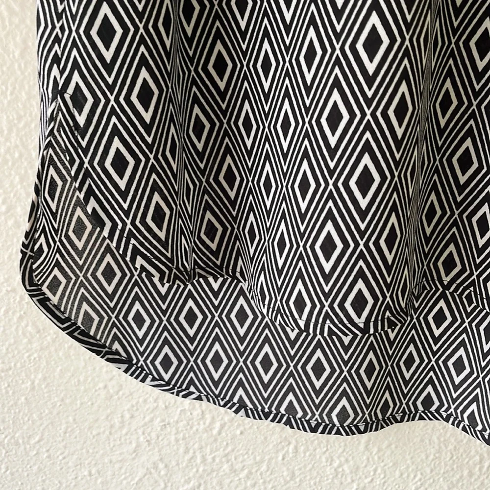 Michael Kors Black and White Geometric Tunic Style Half Zip Light Flowy Top S